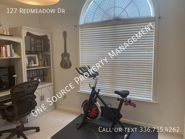 Building Photo - 127 Redmeadow Dr