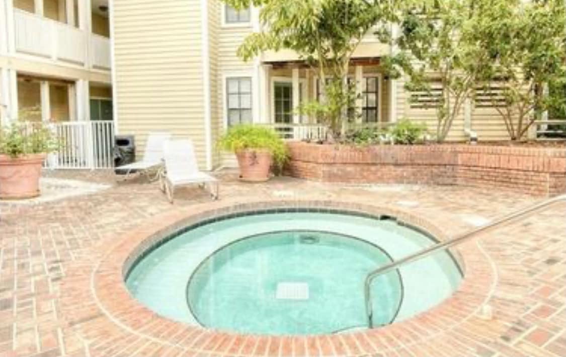 Building Photo - 1000 W Horatio St