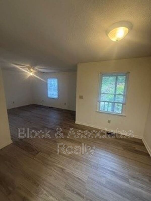Building Photo - 1325 Timberlane