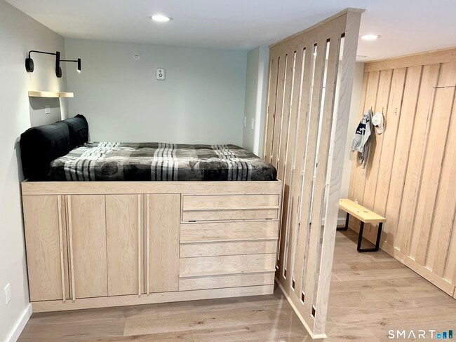 Building Photo - 179 Butternut St