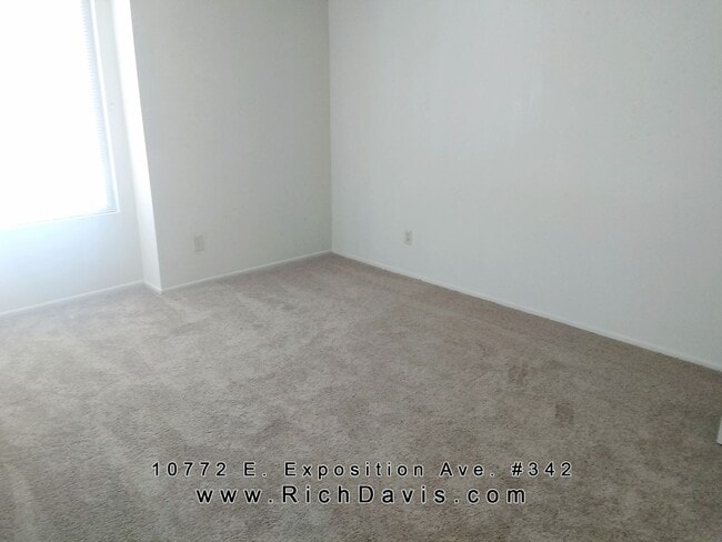 Building Photo - * 2 bed, 1 bath, Cherry Creek schools, Gre...