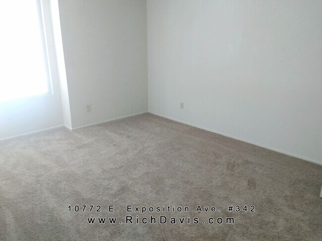 Building Photo - * 2 bed, 1 bath, Cherry Creek schools, Great location off Havana and Exposition with washer/dryer...