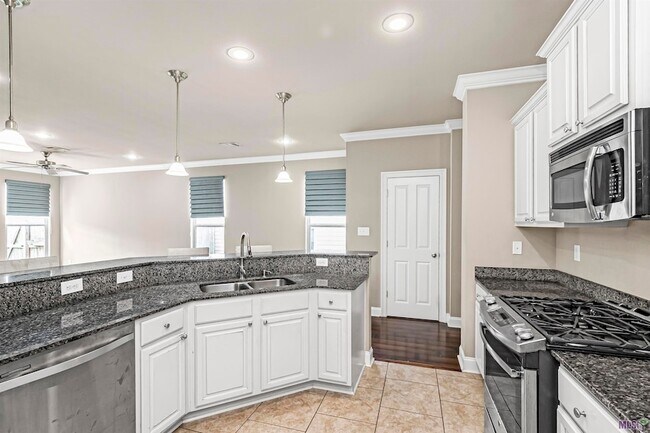 Building Photo - 18177 Pinehurst Dr