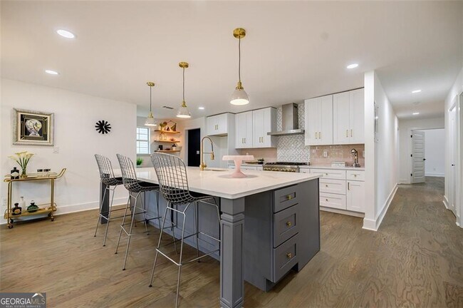 Building Photo - 2749 Memorial Dr SE