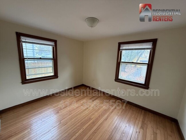 Building Photo - 2240 S 82nd St