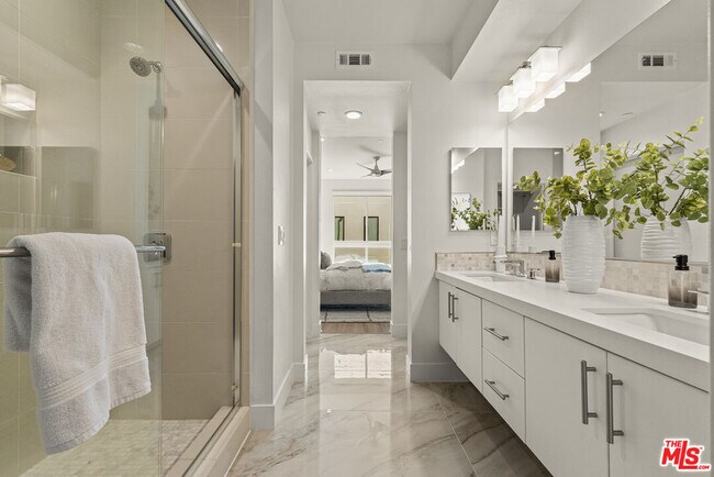 Building Photo - 2111 N Cahuenga Blvd