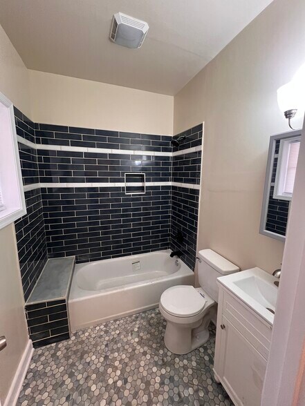 Building Photo - 1005 W High St