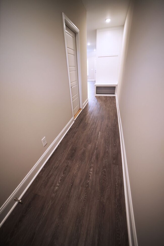 Building Photo - 220 Drayton Dr