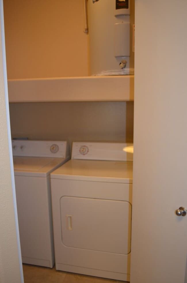 Building Photo - MOVE IN Special!!  Biltmore 2 bedroom!