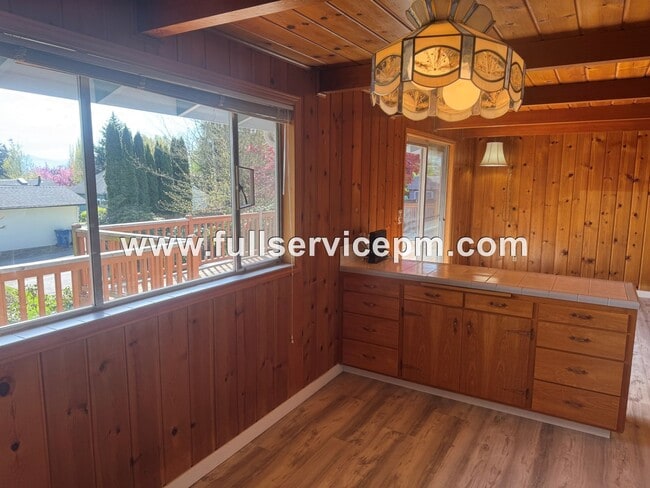 Building Photo - Charming house in downtown Snohomish