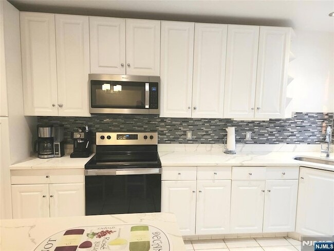 Building Photo - 8915 Bergenwood Ave