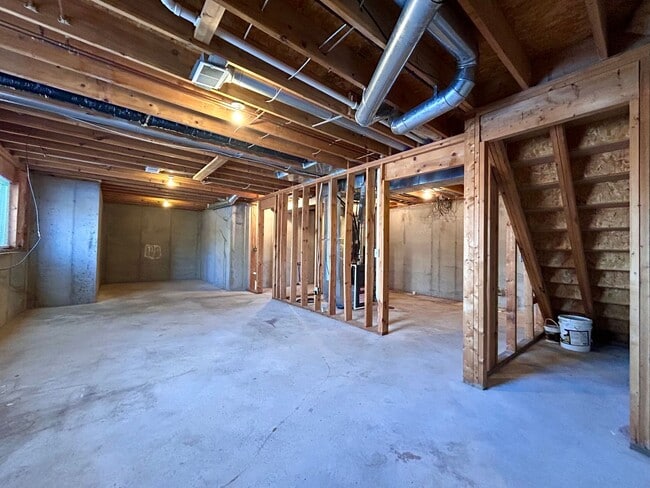 Building Photo - 3 Bedroom Home in Forest Hills Schools!