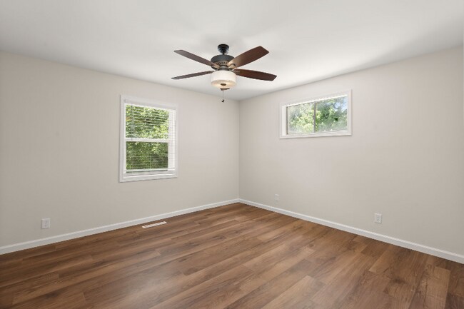 Building Photo - 2720 N Oakridge Cir