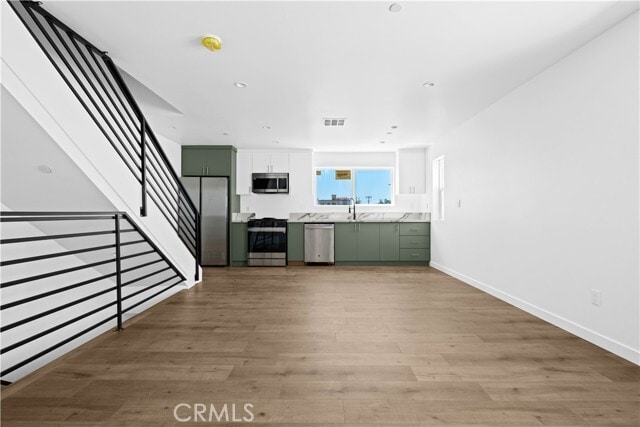 Building Photo - 6834 Hazeltine Ave
