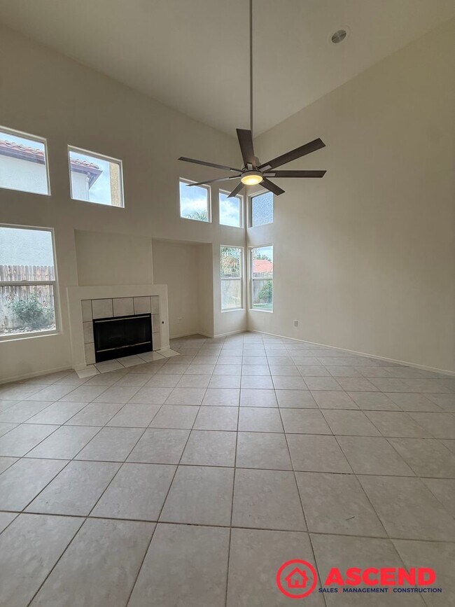 Building Photo - Spacious 4 Bed / 3 Bath Home in Haggin Oaks!