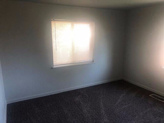 Building Photo - 2 Bedroom 1 Bathroom in East Denver Availa...