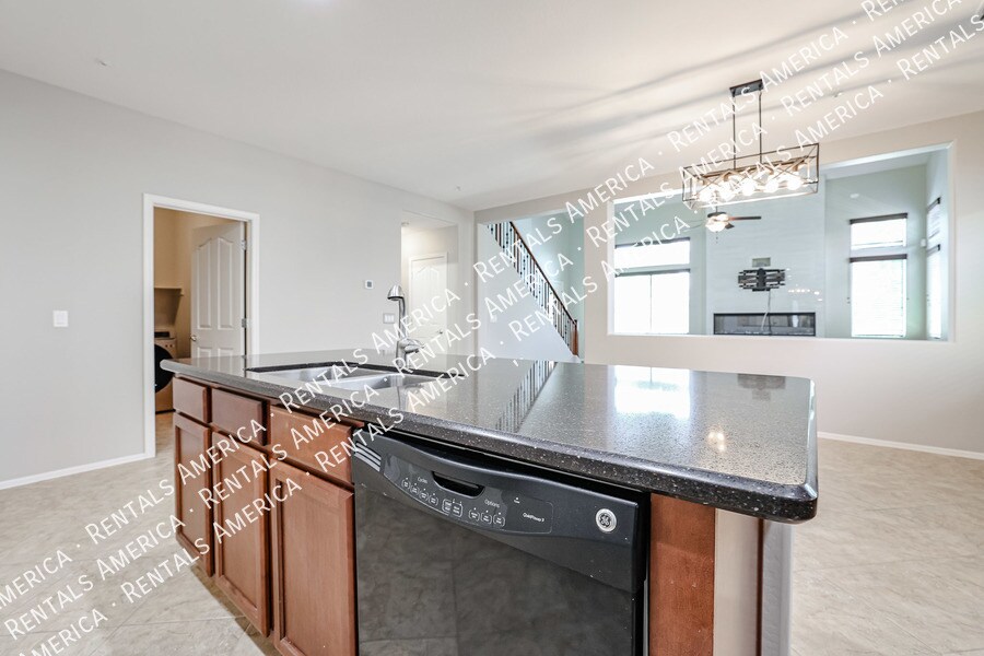 Building Photo - 7045 S Legend Dr