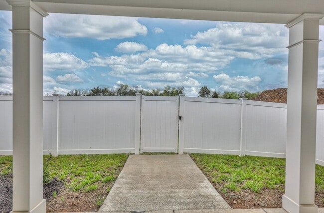 Building Photo - Brand New Luxury Townhome! 3 BR, 2.5 BA, 2 Car Garage, Pool, Dog Park, and More!