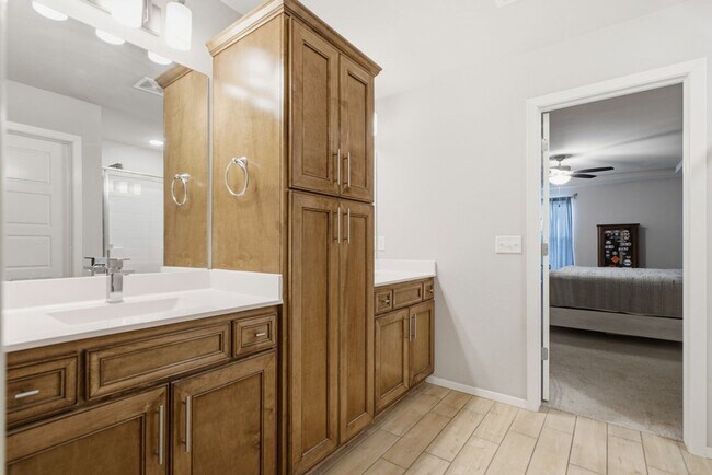 Building Photo - Welcome to this exceptionally well maintained like new home located in the Estates at Morrow Place