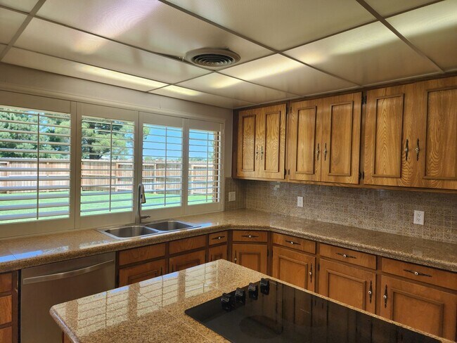 Building Photo - 516 Diamondhead Dr