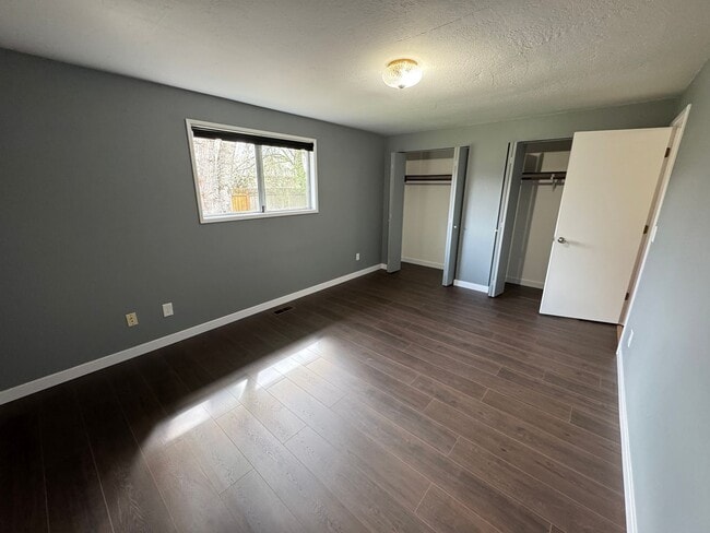 Building Photo - Charming 3 Bed / 2 Bath Ranch on Large Lot – Cul-de-Sac Location – $2,495/mo