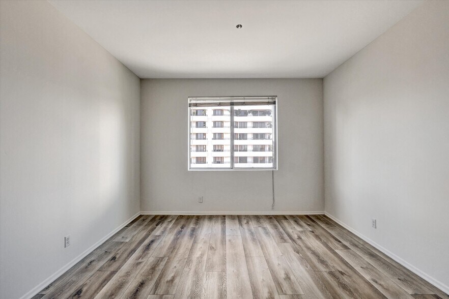 Building Photo - 10601 Wilshire Blvd