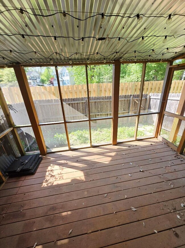 Building Photo - Great Townhouse in Pasadena Maryland