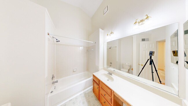 Building Photo - READY TO GO 3 LVL - 3 bed + 2 full and 2 half bath TH