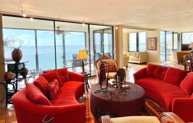 Building Photo - Sarasota Bay Penthouse