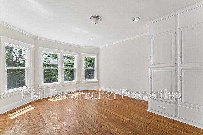 Building Photo - 204 Bury St