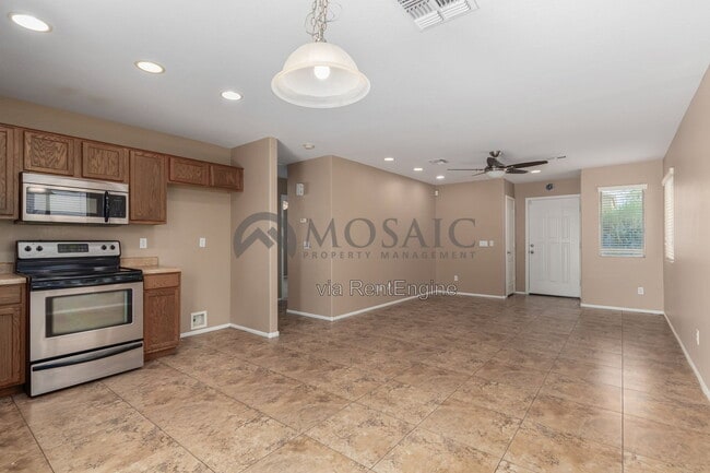 Building Photo - 398 E Daniella Dr