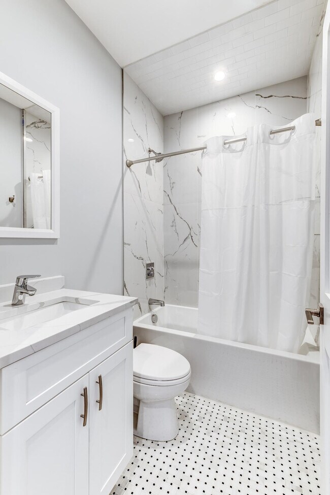 Building Photo - 1011 Bennington St