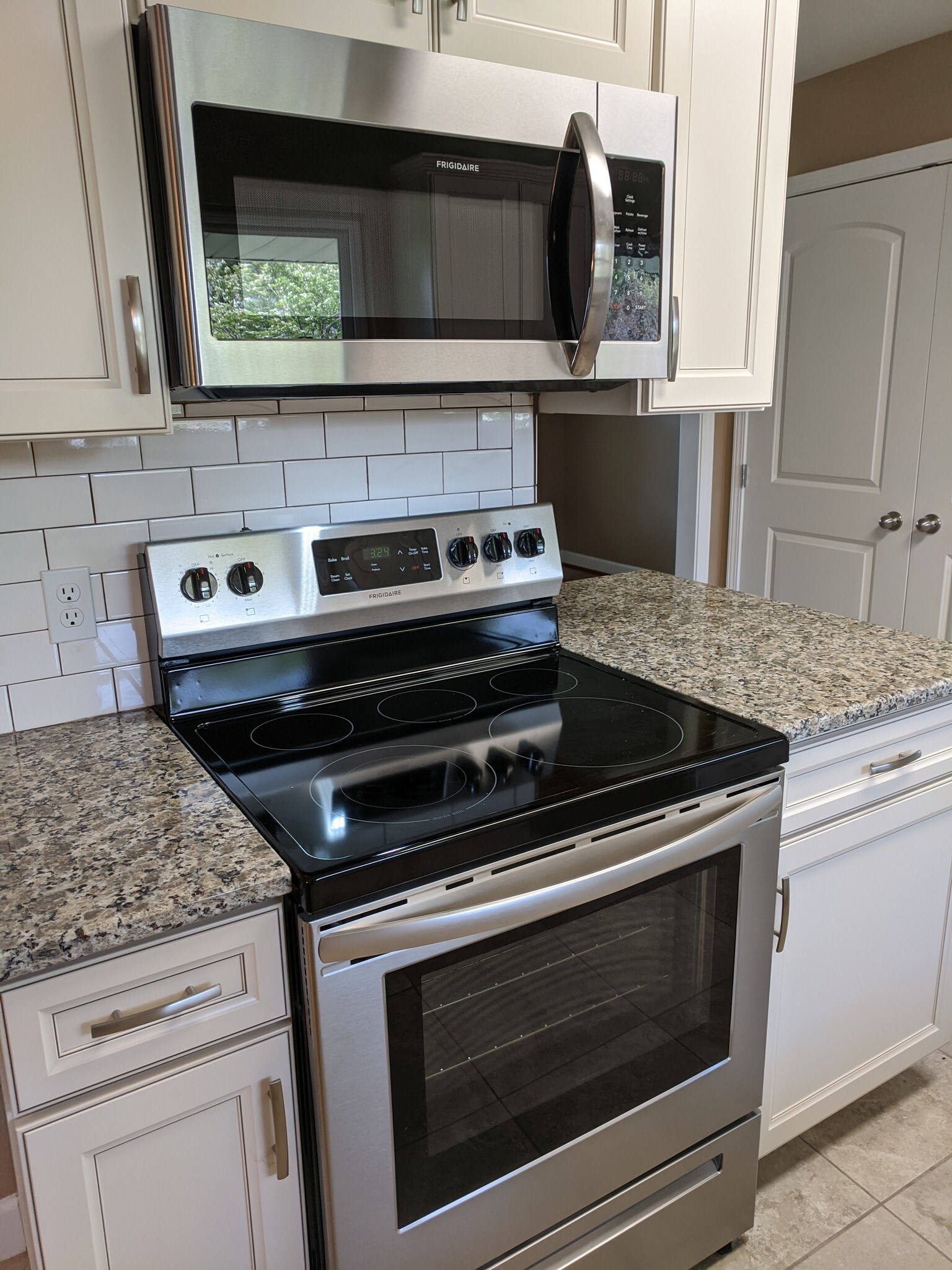 Kitchen - 6917 Cresthill Dr