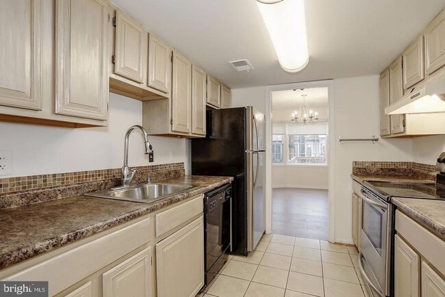 Building Photo - 13909 Woods Run Ct