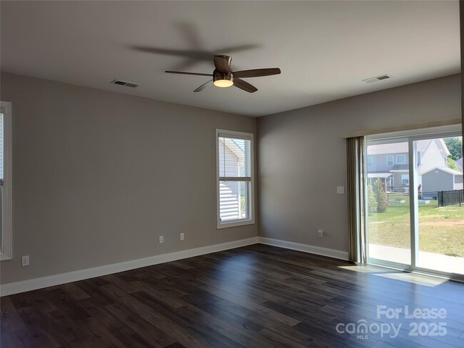Building Photo - 170 Pine Eagle Dr