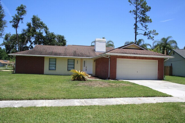 Building Photo - Enjoy Peaceful Living in this Northdale Co...