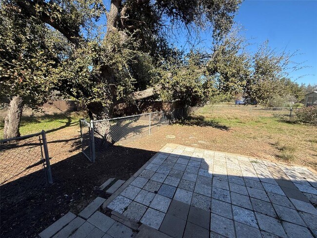 Building Photo - 176 W Sweetbriar Dr