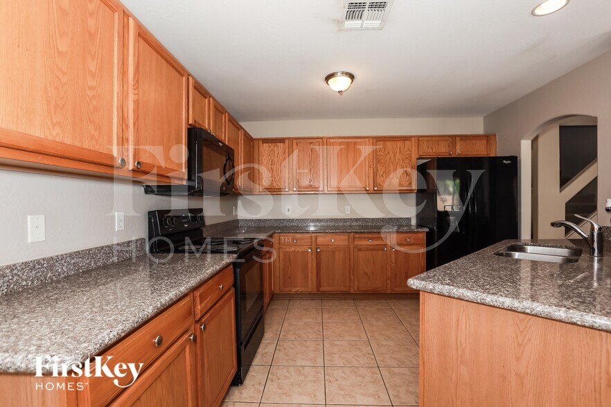 Building Photo - 31351 N Blackfoot Dr