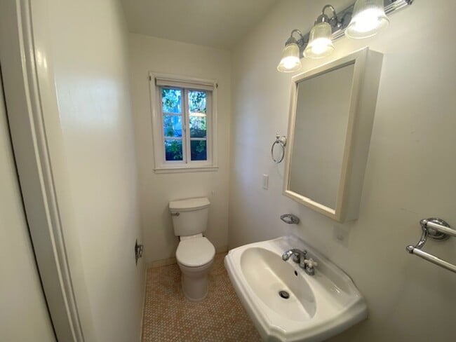 Building Photo - Charming Monterey Home