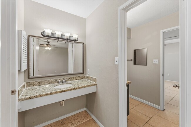 Building Photo - 16958 Jenikay St