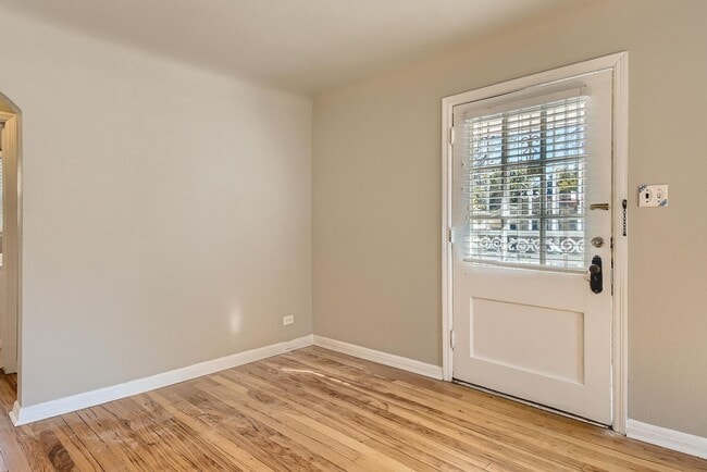 Building Photo - Spacious 4 Bed | 2 Bath Home Near Sloan’s ...