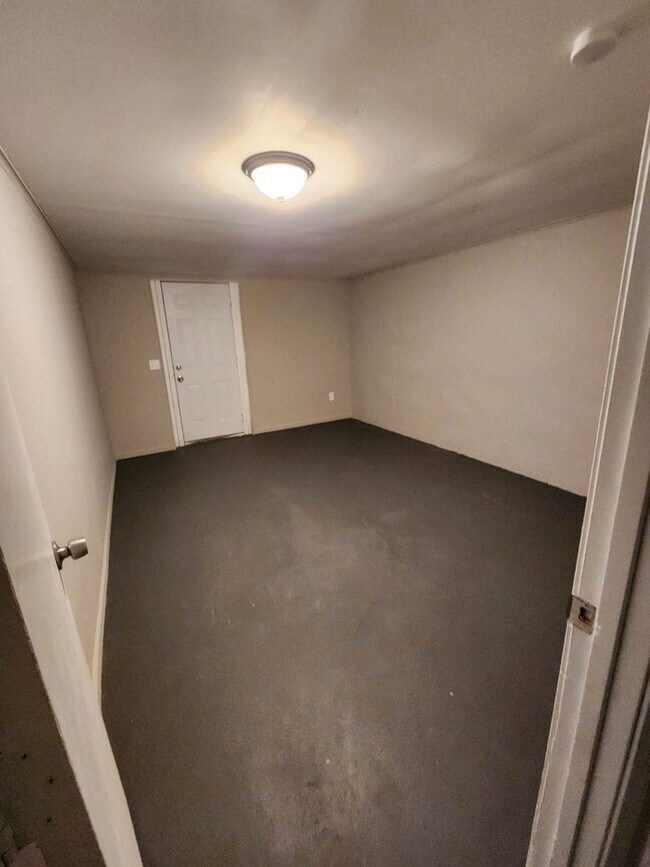 Building Photo - AVAILABLE NOW! Liberty Home 3 Bed 2 Bath 2...