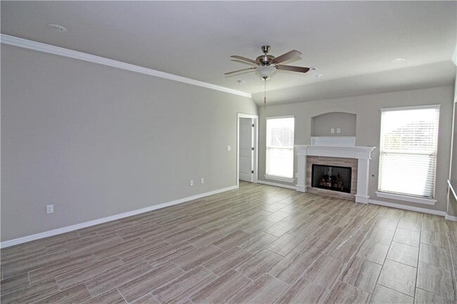 Building Photo - 310 Sullivans Wy