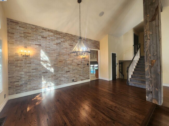 Building Photo - 1127 Mataro Ct