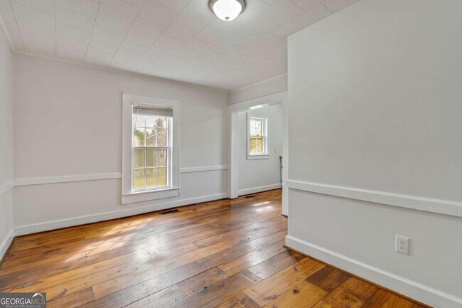 Building Photo - 237 Peachtree St