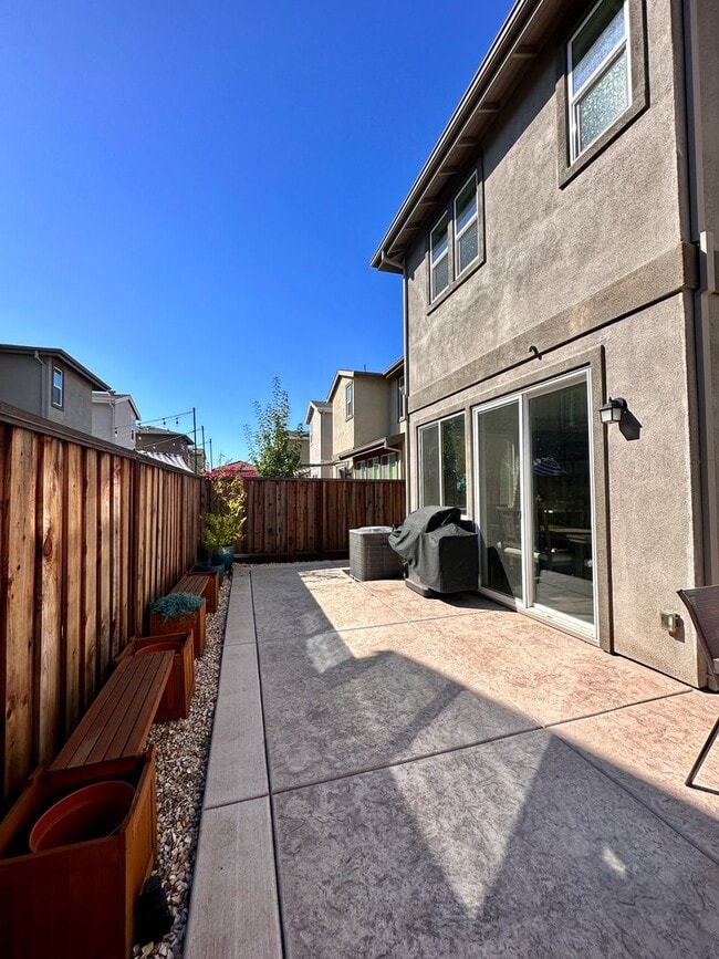 Building Photo - North Natomas Home