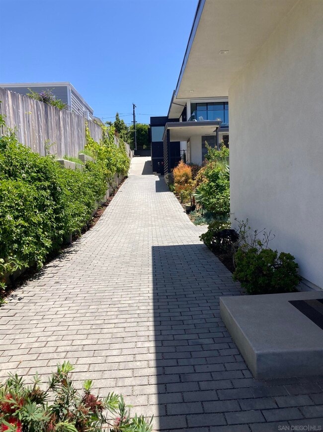 Building Photo - 339 S Granados Ave