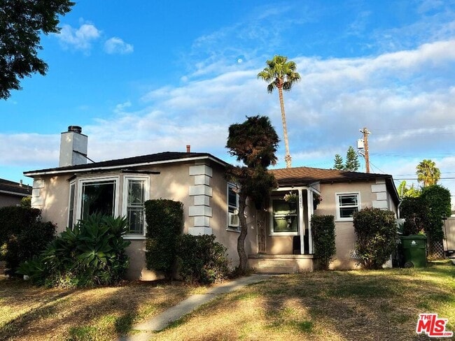 Primary Photo - 1829 S Fairfax Ave