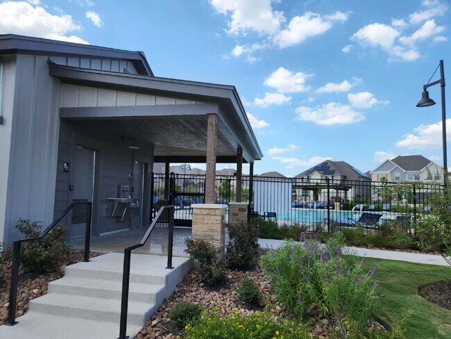 Building Photo - Comfort Living Near Sea World