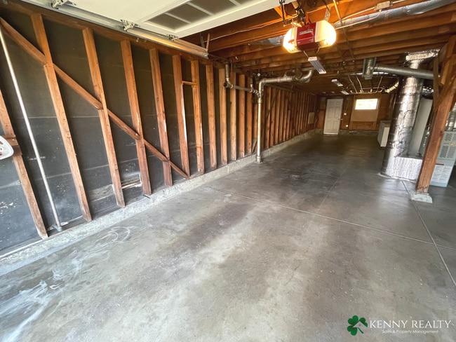 Building Photo - Remodeled Three Bedroom Plus Bonus Room House in Daly City